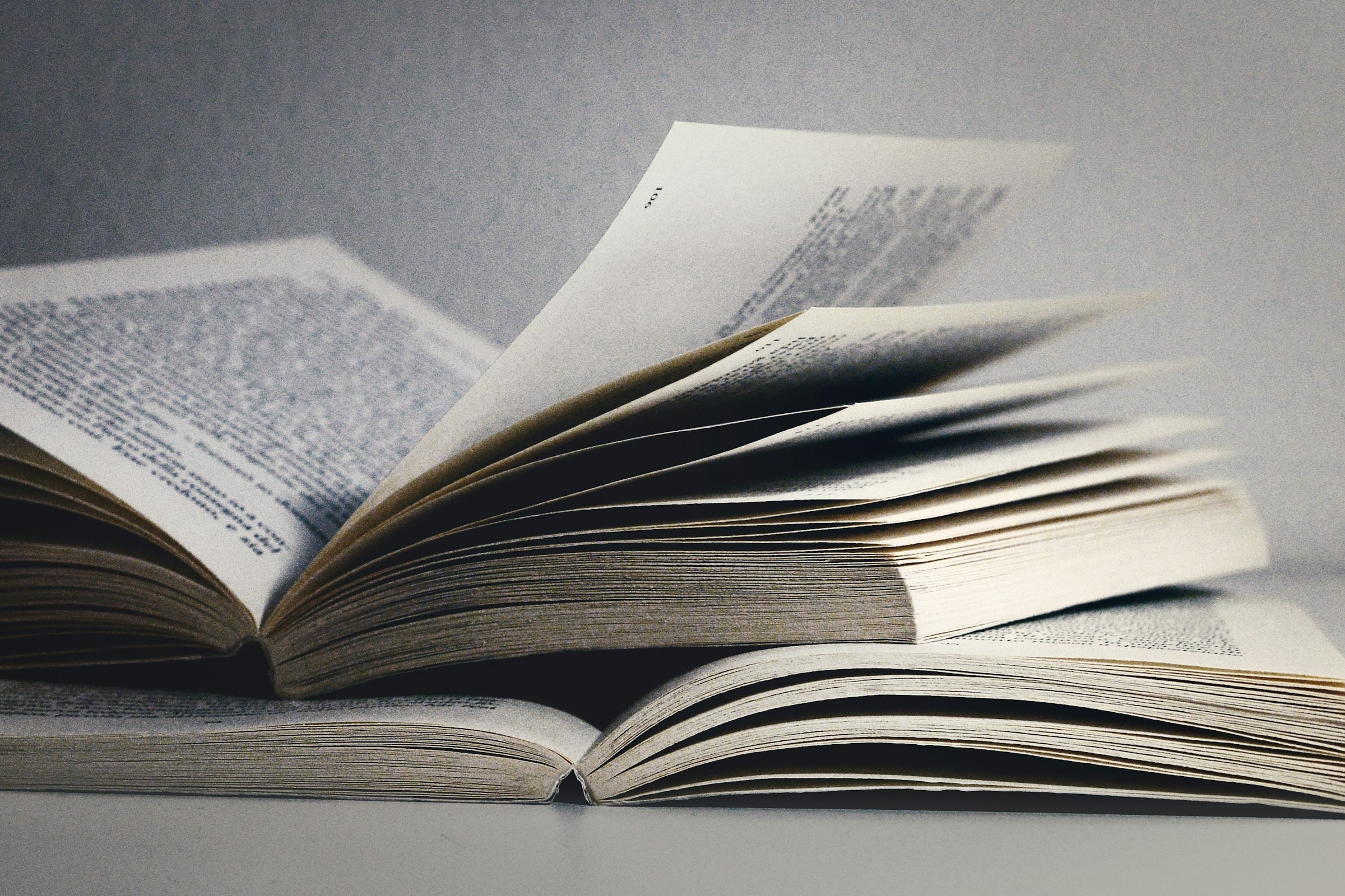 Aufgeschlagenes Buch