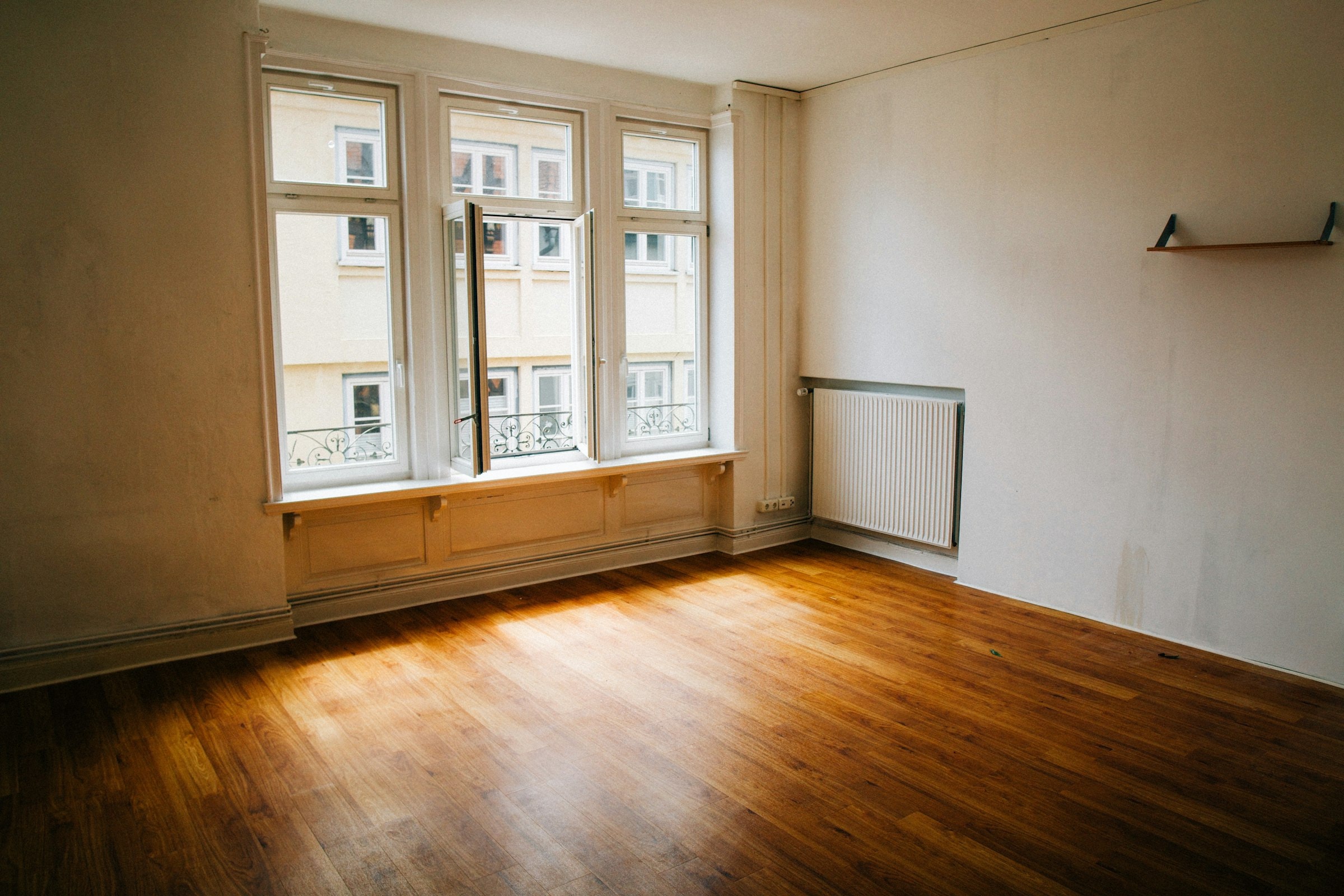 Leere Altbauwohnung