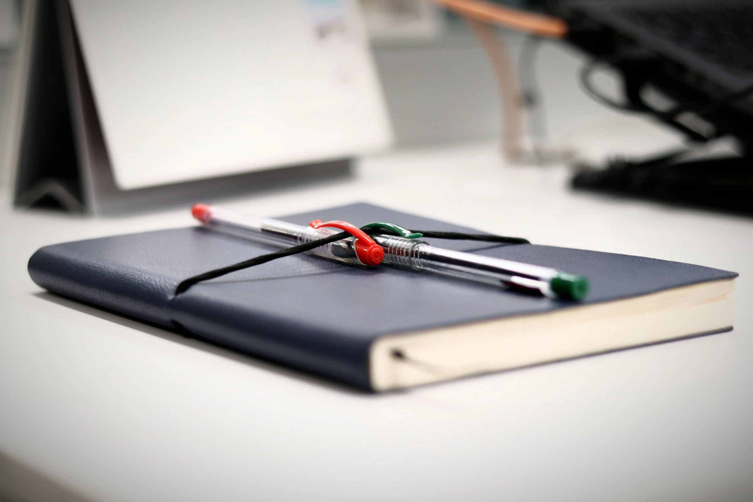 Notizbuch und Stift